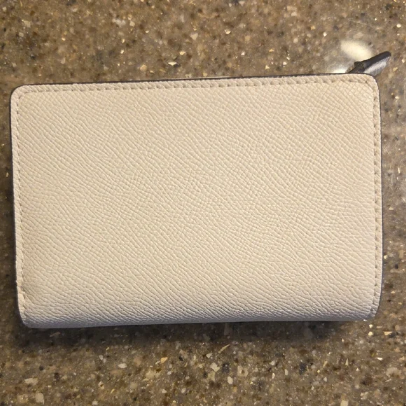 COACH Ivory Pebbled Wallet NEW WITHOUT TAGS - Picture 2 of 7